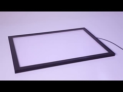 Υπερ- λεπτή, υπερ- ελαφριά φωτεινή θήκη από αλουμίνιο με απαλό λαμπερό φως, πολύ ελκυστική.