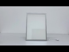 Μπορεί να εμφανιστεί στο σπίτι, στο σινεμά, στο εστιατόριο και στο μπαρ.